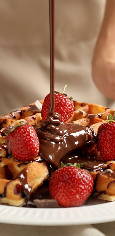 Çikolata ve Meyvelerin Leziz Buluşması: Waffle Tarifi